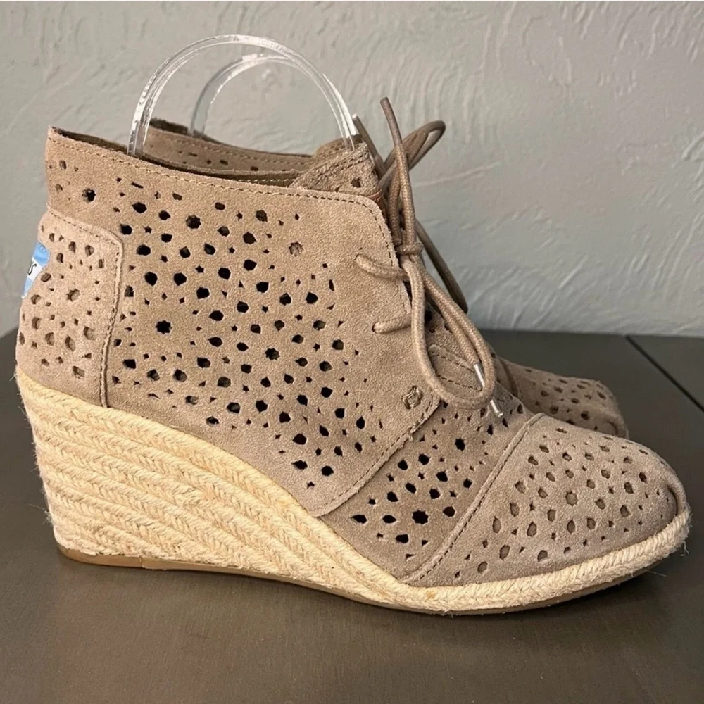 TOMS Taupe Suede Perforated Wedge Booties Size 8 NWT Boho